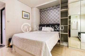 Bedroom Middle Floor Studio Apartment with City View at Tamansari Sudirman