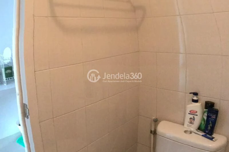 Bathroom Low Floor Studio Apartment with City View at Signature Park Grande