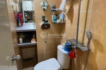 Bathroom Homey 1BR Apartment at Paragon Village Apartment Tower B
