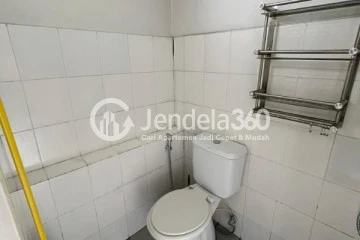 Bedroom Elegant Studio Apartment Middle Floor with City View at Kalibata City Apartment