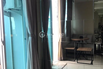 Living Room Trendy Studio Apartment Middle Floor with City View at Springhill Terrace Residence