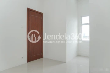 Bedroom 1 Low Floor 2BR Apartment with City View at Vittoria Residence