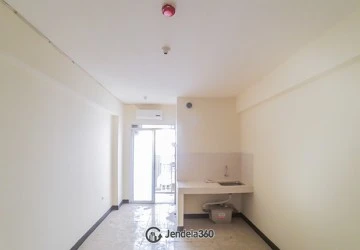 Bedroom Compact Studio Apartment Low Floor with City View at Casablanca East Residence