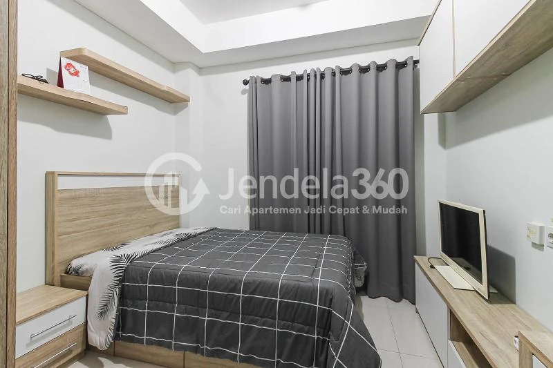 Bedroom Comfy Studio Apartment Near Binus University at Springwood Residence
