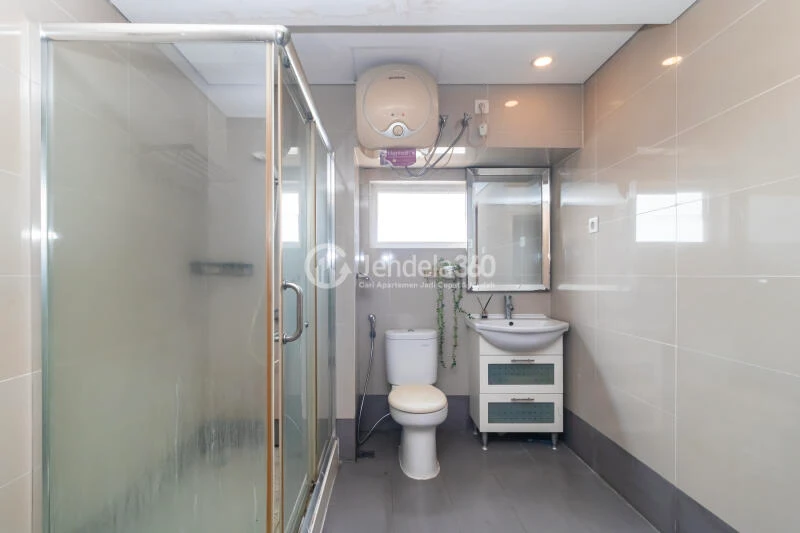 Bathroom Decorative 3BR Apartment at Maqna Residence Low Floor